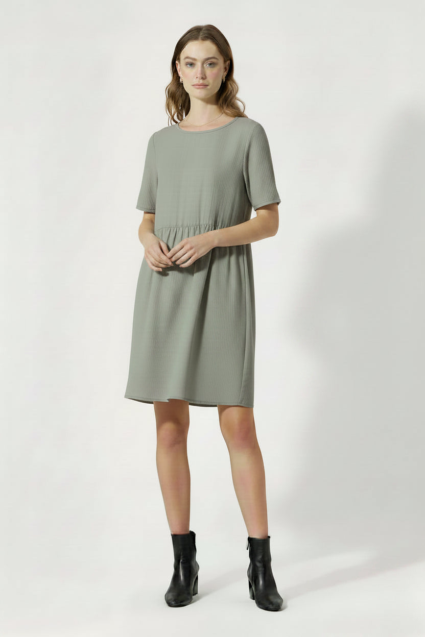 New Studio West women's dress size L green short sleeves boho grunge flared wear
