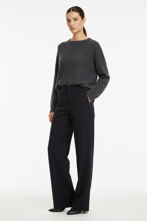 a loves a lined women's black pants size 4 with side pockets
formal black lined pants . Polyester pants and lining with material covered button and side pocket access. Zipper and pants clips access with 4 belt loops. Flared leg and tailored style with flap for formal event
